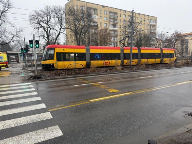 Pasażer zmarł w tramwaju na Ochocie. Na miejscu pracowały służby