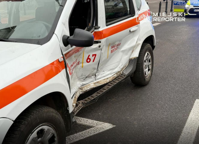 Jechali do wykolejonego tramwaju, doszło do wypadku. Trzy osoby ranne