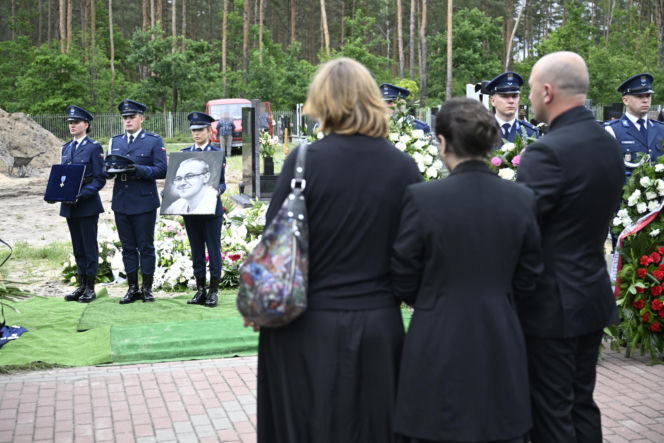 Tłumy pożegnały 23-letniego policjanta. Kacper zginął w tragicznym wypadku w Piasecznie