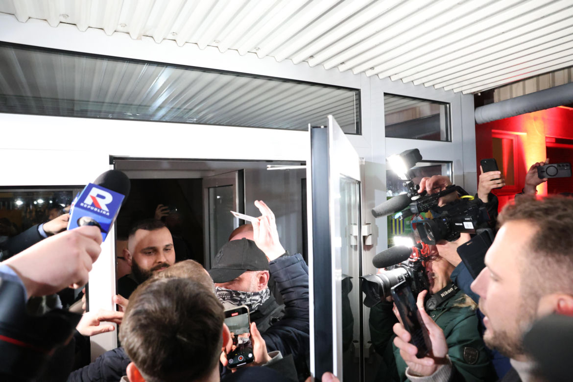 Awantura przed halą sportową w Końskich. Wezwano policję 