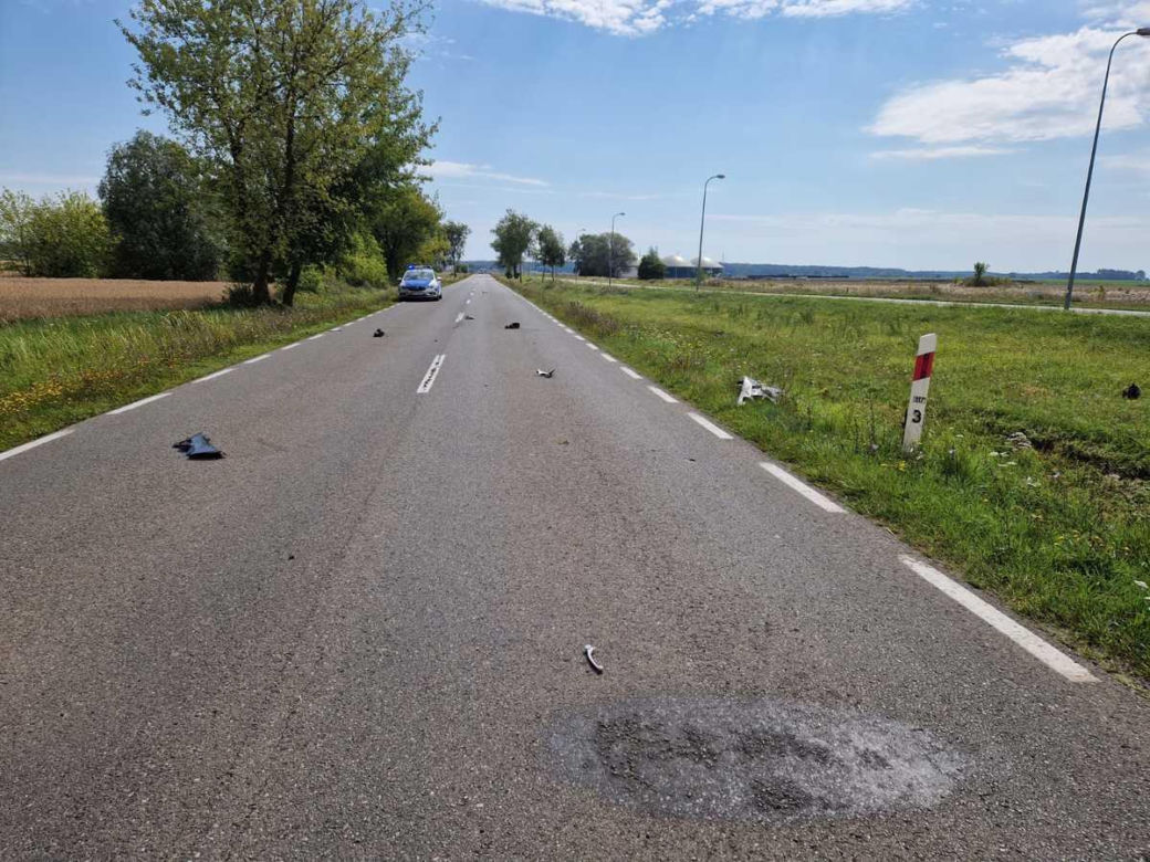 Jeden roztrzaskał się o traktor, drugi o osobówkę. Dwaj motocykliści zginęli na tej samej drodze