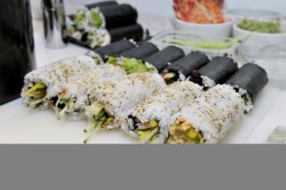agnieszka włodarczyk i mikołaj krawczyk na otwarciu restauracji sushi