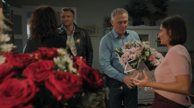 M jak miłość odc. 1921. Artur Rogowski (Robert Moskwa), Marysia (Małgorzata Pieńkowska), Bartek (Arkadiusz Smoleński), Agnes (Amanda Mincewicz)