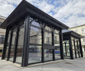 Nowe oblicze placu Wolności. Kwiaciarnie już zamontowane, koniec prac coraz bliżej