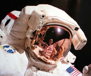 Kto jest właścicielem Księżyca? 