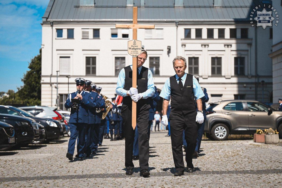 Pogrzeb komendanta policji w Bieruniu. Młodszy inspektor Dariusz Waligóra odszedł na wieczną służbę