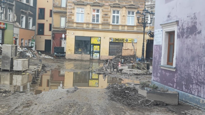 Pękła tama, fala zalała miasto. Dwa lata od koszmaru na Dolnym Śląsku. "Dzieci płakały"