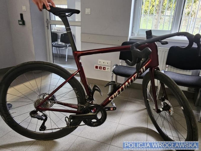 Pościg rodem z kina akcji. 20-latek na rowerze ścigany podczas wyścigu kolarskiego