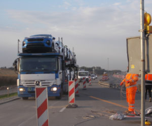Na autostradzie A1 oddano do użytku kierowców kolejne kilometry drogi. Praca wre. Zobaczcie [ZDJĘCIA, WIDEO]