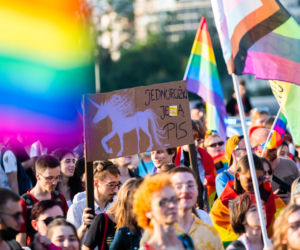 Marsz Równości w Krakowie - tłumy na wydarzeniu pod hasłem Zaczerpnąć tchu.