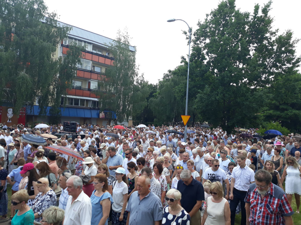 Białystok. Boże Ciało 2019. Wspólna procesja dwóch parafii: św. Jadwigi i NMP z Guadalupe