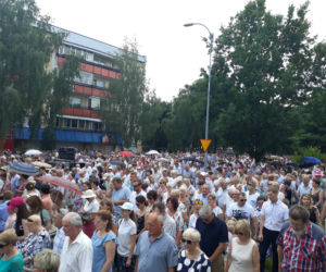 Białystok. Boże Ciało 2019. Wspólna procesja dwóch parafii: św. Jadwigi i NMP z Guadalupe