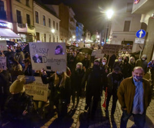 Strajk kobiet w Toruniu. Tańce, straż pod kościołem i wiele więcej - środa (28.10.2020)