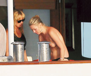 Kate Moss robi plum!