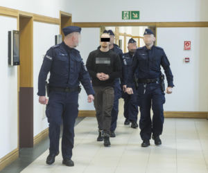 Co widać na nagraniu ataku nożem na Nowym Świecie? Sąd odtworzył szokujący materiał