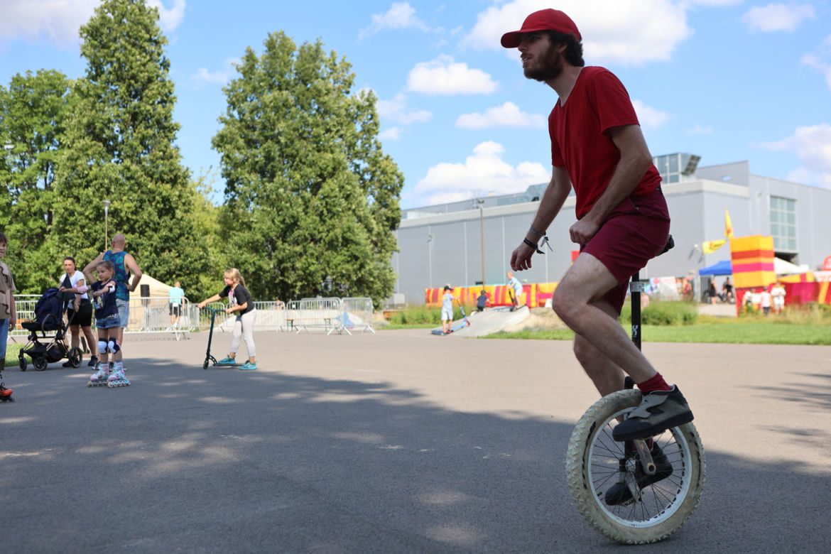 Monocyklowy trial w Parku Ludowym w Lublinie w ramach Europejskiej Konwencji Żonglerskiej
