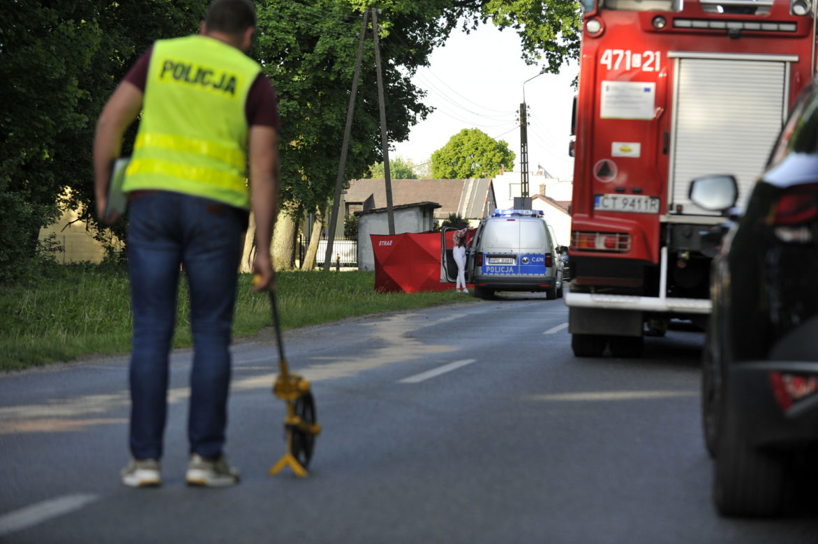 Motocyklista próbował uniknąć zderzenia i zginął pod kołami nadjeżdżającego samochodu