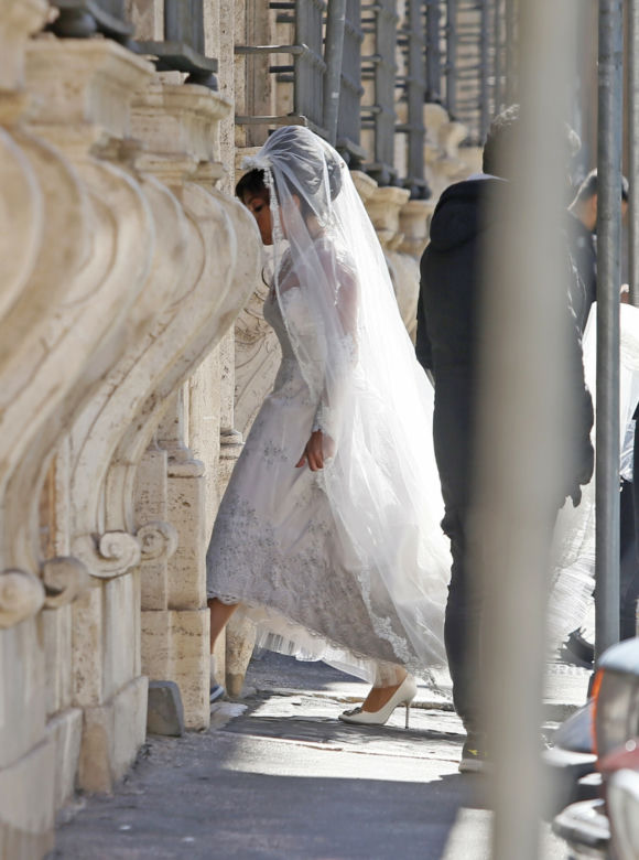 Lady Gaga w sukni ślubnej na planie House of Gucci