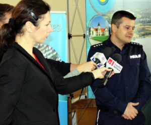Nastolatkowie znaleźli pieniądze na ulicy