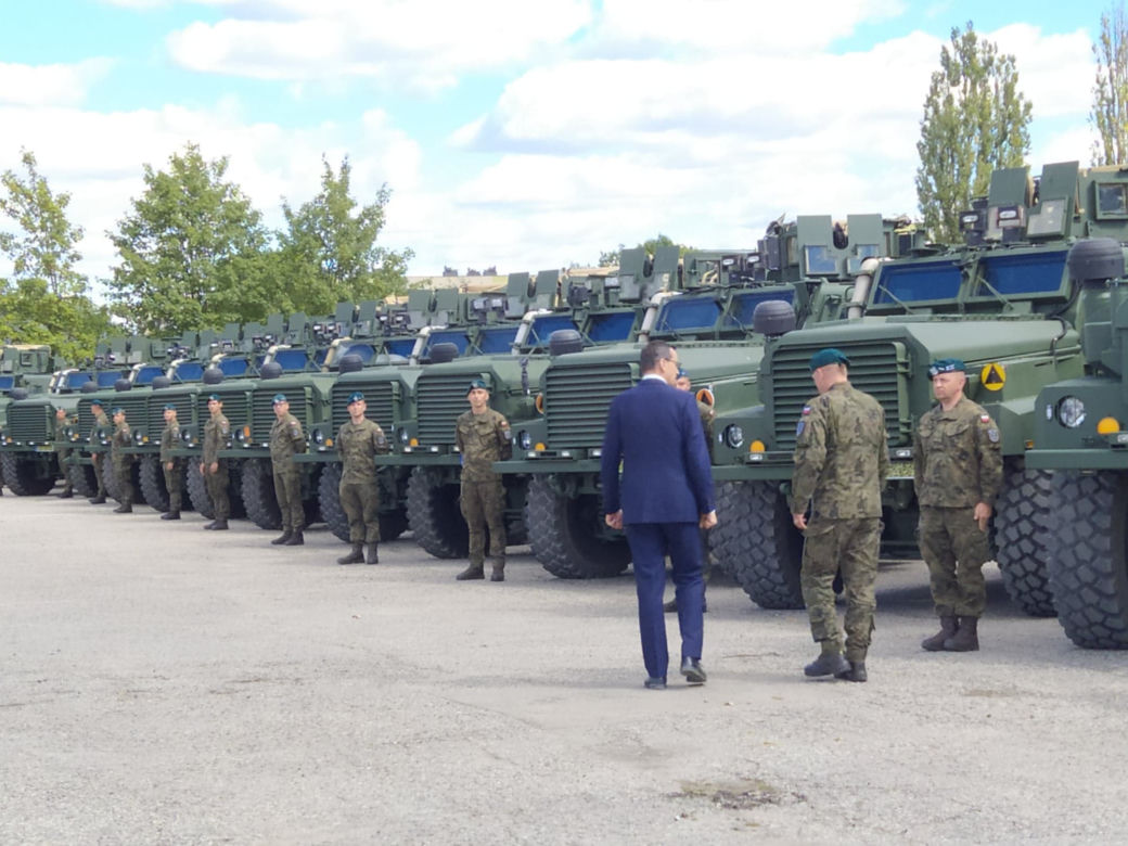 Premier Morawiecki w Siedlcach: oficjalne przekazanie 18. Dywizji Zmechanizowanej transporterów Cougar - 05.09.2022
