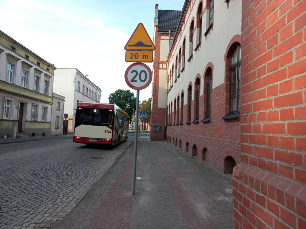 Nowy ciąg pieszo-rowerowy i zieleń w nietypowym miejscu. Takie zmiany czekają ulicę Dąbrowskiego w Lesznie