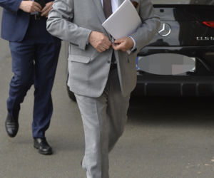 Politycy PiS pilnie wezwani na Nowogrodzką. Co się dzieje?!