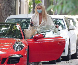 Agnieszka Woźniak-Starak: Wraca do życia w czerwonym Porsche 