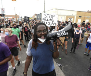 Protesty i strzelanina w Detroit