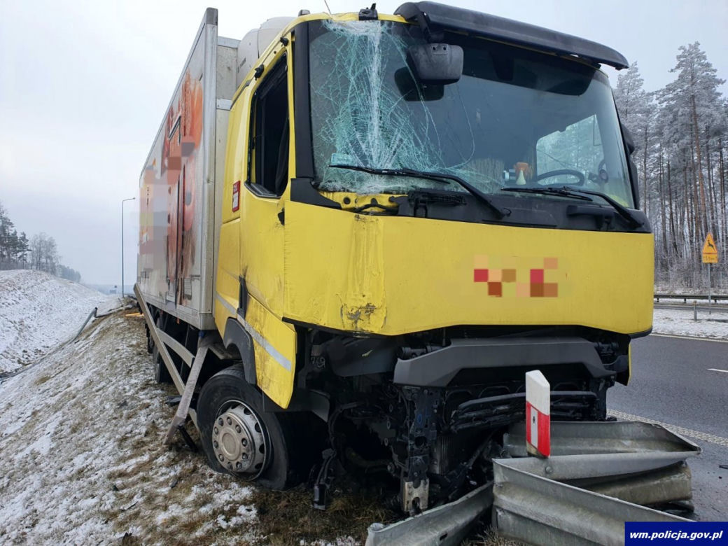To mogło skończyć się tragicznie! Zasnął za kierownicą na drodze ekspresowej S7 [FOTO]