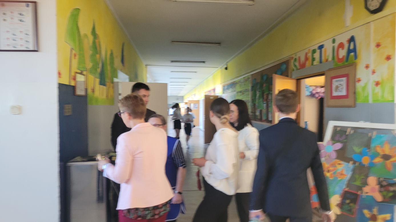 Egzamin ósmoklasisty 2023. Uczniowie z Olsztyna zmierzyli się z językiem polskim [ZDJĘCIA]