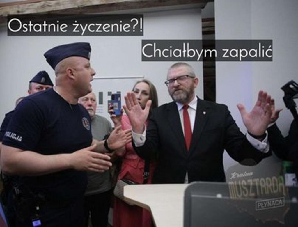 Grzegorz Braun z gaśnicą w Sejmie