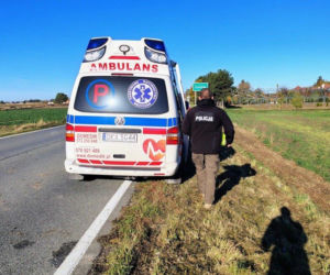 Pościg za skradzioną karetką! Kierowca potrącił policjantkę, padły strzały