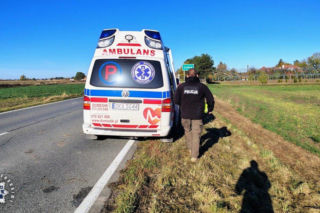 Pościg za skradzioną karetką! Kierowca potrącił policjantkę, padły strzały