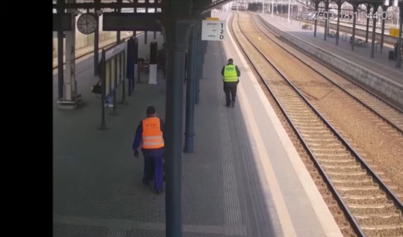Groza na gdańskim dworcu! Spadł na torowisko, mógł skończyć tragicznie. Jest nagranie