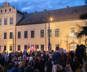 Tańczący protest pod krakowską kurią