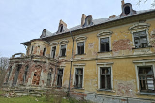 Kiedyś perła, dziś w ruinie. To nie jest zwykły pałac w Świętokrzyskiem (Pałac w Bałtowie)