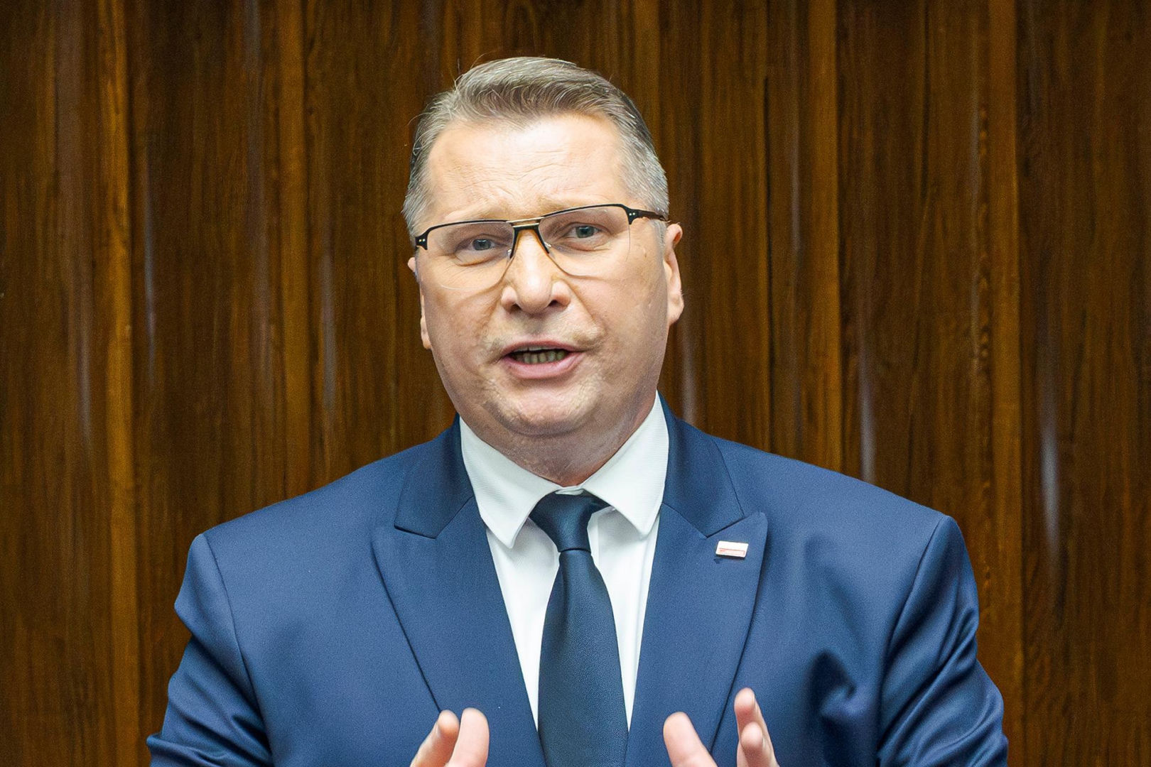 Posypały się komentarze z PiS po wyborze Horały! Czarnek i Błaszczak nie gryźli się …