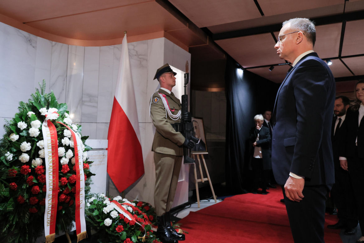 Prezydent upamiętnił ofiary katastrofy smoleńskiej