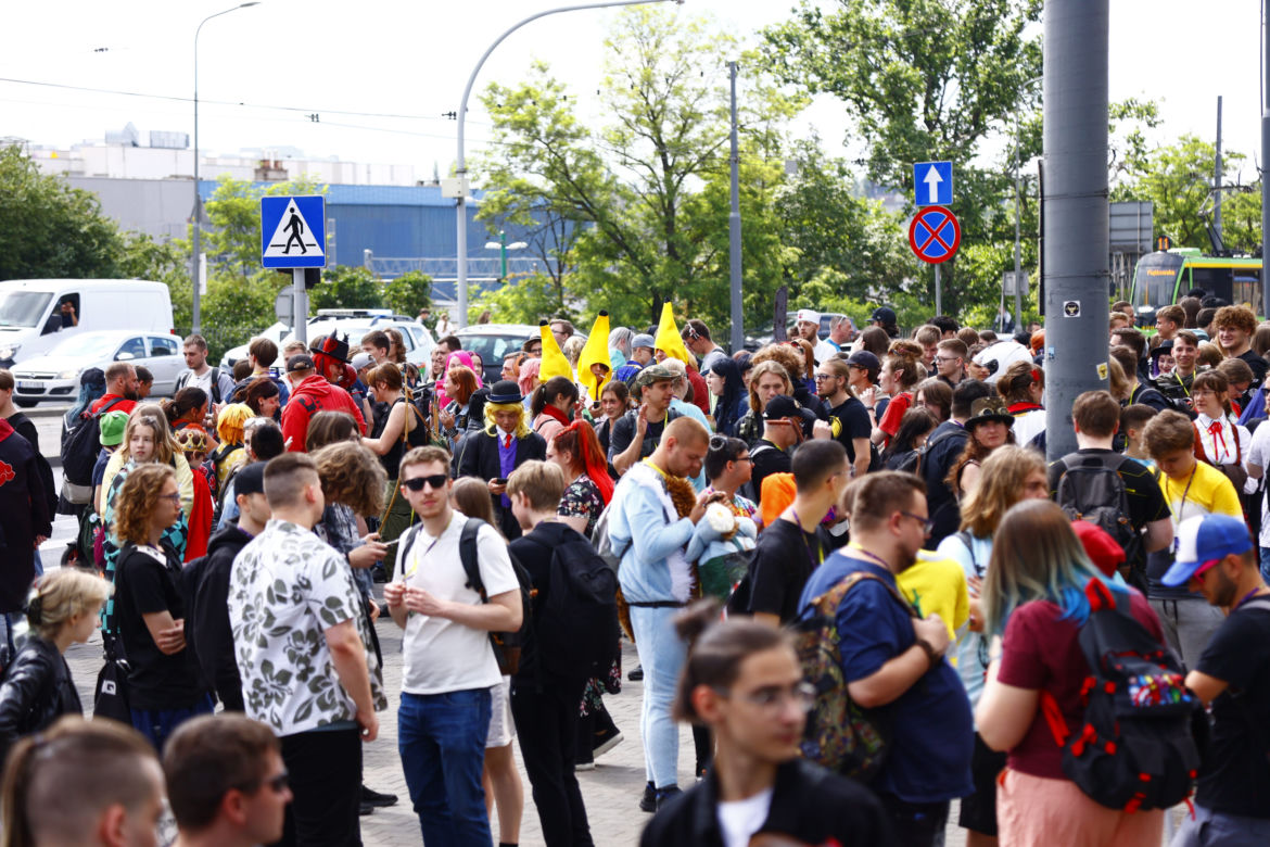 Pyrkon 2023. GIGANTYCZNA kolejka do wejścia! To rekordowa liczba uczestników! [ZDJĘCIA]