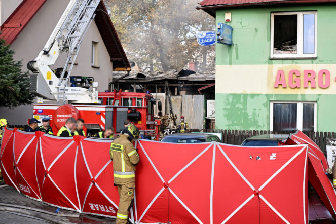 Tragedia w Nisku. Strażacy walczyli z ogniem przez całą noc