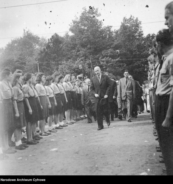 Niewiarygodne sceny! Aktor kazał przykucnąć premierowi, bo chciał go przeskoczyć! Interwencja w ostatniej chwili
