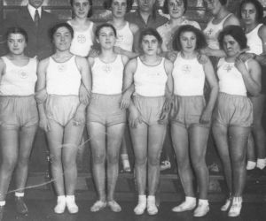 Moda w czasach PRL. Elegancja czy obciach? Tak się kiedyś ubierano