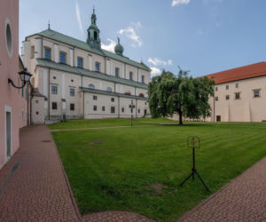 To jedno z najpiękniejszych miast Małopolski. W średniowieczu było wsią, w której mieszkali zakonnicy z Jerozolimy