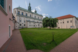 To jedno z najpiękniejszych miast Małopolski. W średniowieczu było wsią, w której mieszkali zakonnicy z Jerozolimy