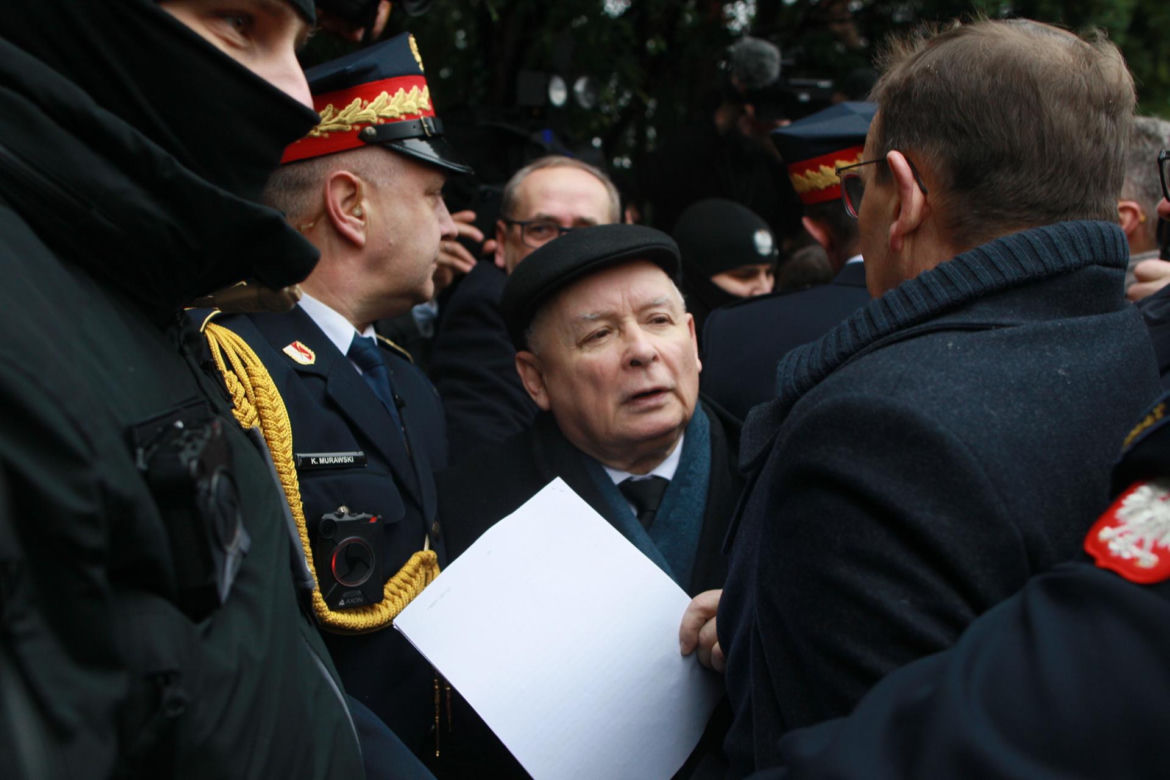 5. posiedzenie Sejmu X kadencji. Przed Sejmem stawili się Maciej Wąsik i Mariusz Kamiński w otoczeniu posłów PiS