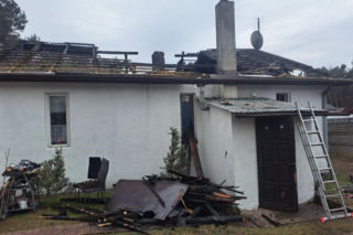 Jako strażak ratował życie i dorobek innych. Teraz ogień zniszczył jego dom