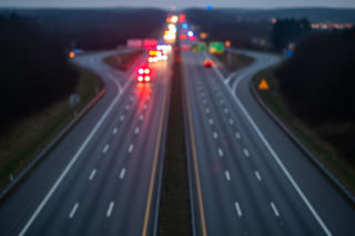 A2 sparaliżowana po serii wypadków. Co kryje się za kulisami tego chaosu?