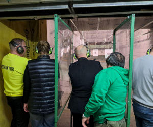 Dziennikarze chwycili za broń. Zobacz, jak redaktorzy rywalizowali na strzelnicy