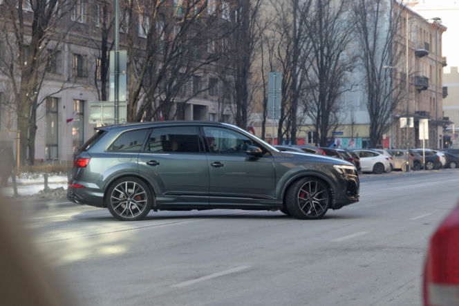 Tomasz Karolak  i Viola Kołakowska na spacerze