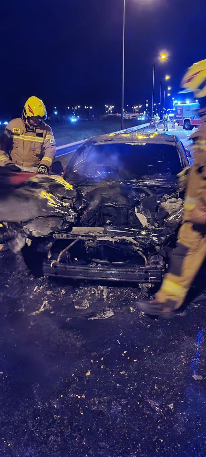 Mustang stanął w płomieniach na S3. Akcja strażaków na Dolnym Śląsku